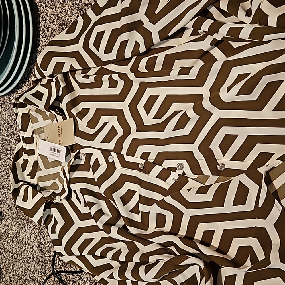 New with tag Women's M top. Lauriebelles top. Zuri printed